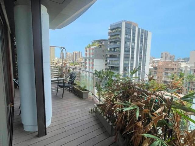 3 BHK Apartment in Juhu for rent Mumbai. The reference number is 20738560