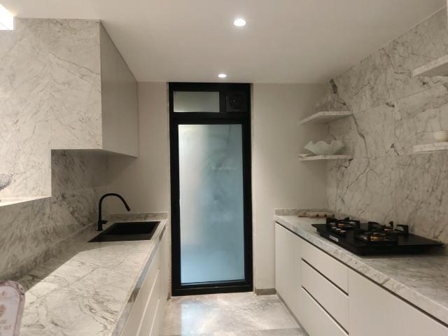 3 BHK Apartment in Juhu for resale Mumbai. The reference number is 19003238