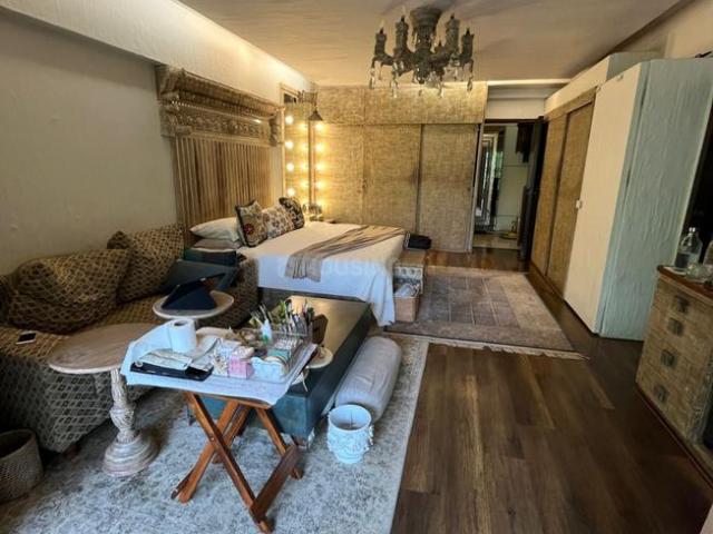 3 BHK Apartment in Juhu for resale Mumbai. The reference number is 21043744