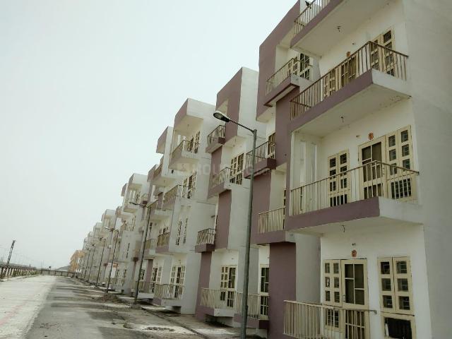 3 BHK Apartment in Loni for resale Ghaziabad. The reference number is 4813006