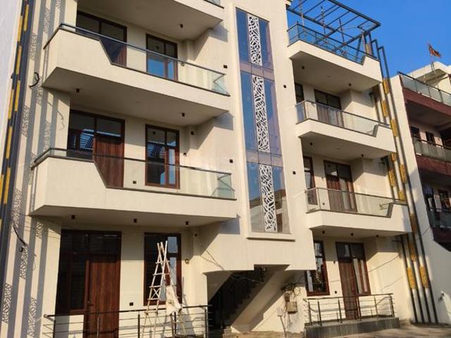 3 BHK Apartment in Lal Kuan for resale Ghaziabad. The reference number is 19805656