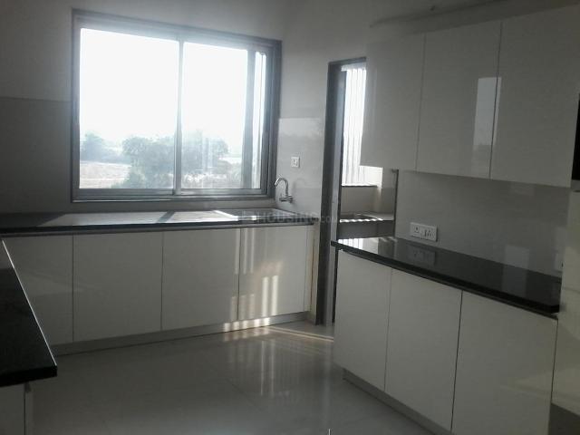 3 BHK Apartment in Motera for rent Ahmedabad. The reference number is 21060625