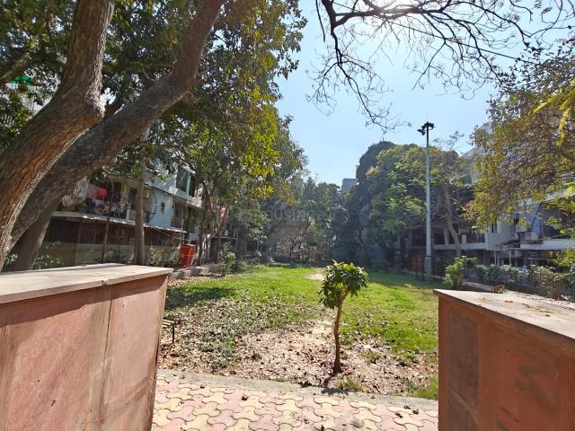 3 BHK Apartment in Mayur Vihar II for resale New Delhi. The reference number is 19736016
