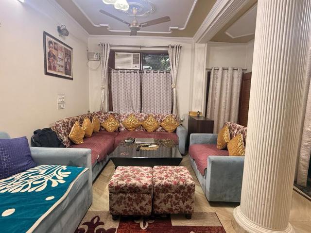 3 BHK Apartment in Mayur Vihar II for resale New Delhi. The reference number is 20862445