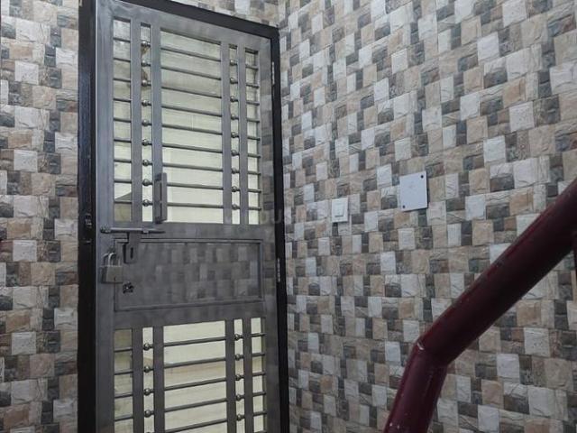 3 BHK Apartment in Mayur Vihar Phase 1 for rent New Delhi. The reference number is 15499437