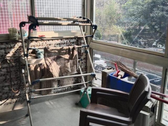 3 BHK Apartment in Mayur Vihar Phase 1 for resale New Delhi. The reference number is 18961755