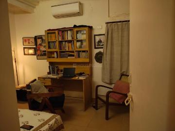 3 BHK Apartment in Mayur Vihar Phase 1 for resale New Delhi. The reference number is 19353250