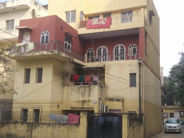 3 BHK Apartment in Mayur Vihar Phase 1 for resale New Delhi. The reference number is 20861737