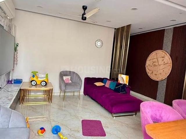 3 BHK Apartment in Mayur Vihar Phase 1 for resale New Delhi. The reference number is 20927511