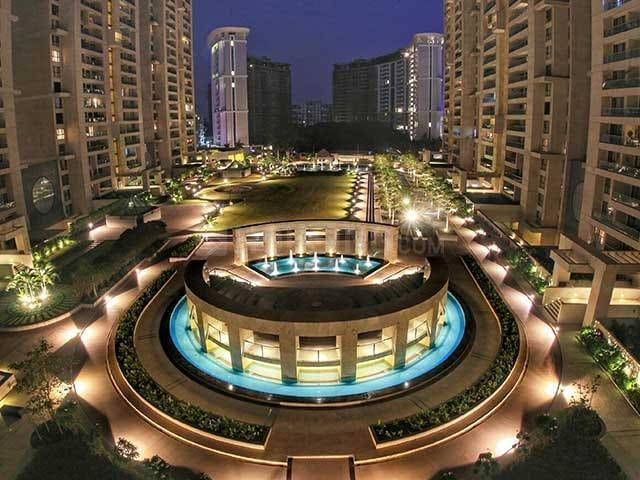 3 BHK Apartment in Magarpatta City for resale Pune. The reference number is 21045749