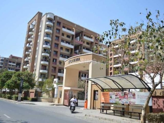 3 BHK Apartment in Magarpatta City for resale Pune. The reference number is 21075318