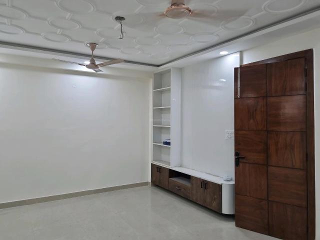 3 BHK Apartment in Mahavir Enclave for resale New Delhi. The reference number is 19917692