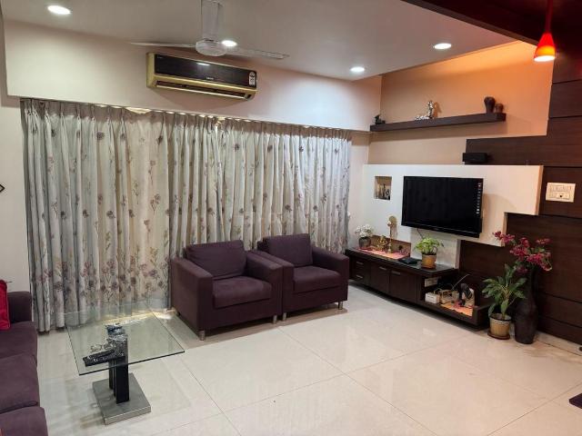 3 BHK Apartment in Mahim for resale Mumbai. The reference number is 17101132