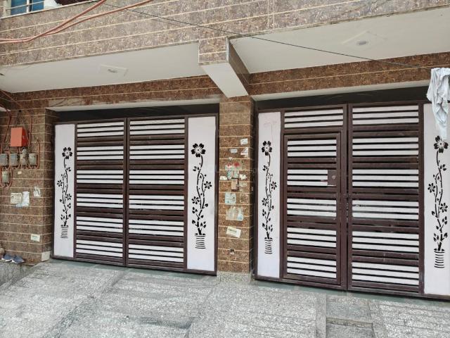 3 BHK Apartment in Mansa Ram Park for resale New Delhi. The reference number is 20771027
