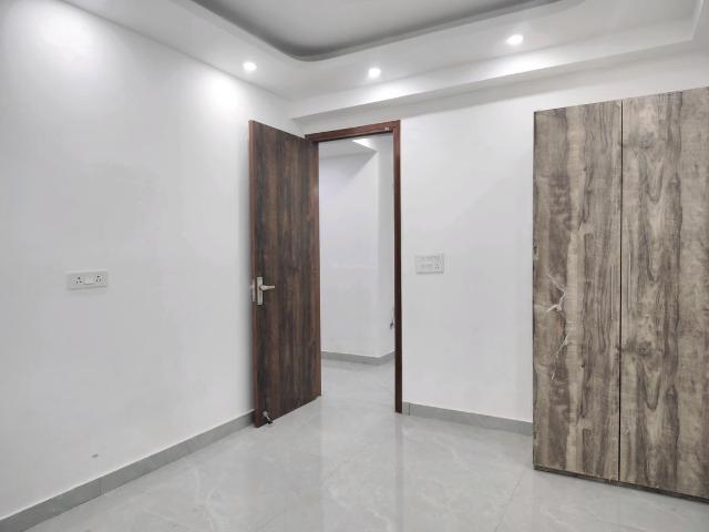 3 BHK Apartment in Mehrauli for resale New Delhi. The reference number is 20695004