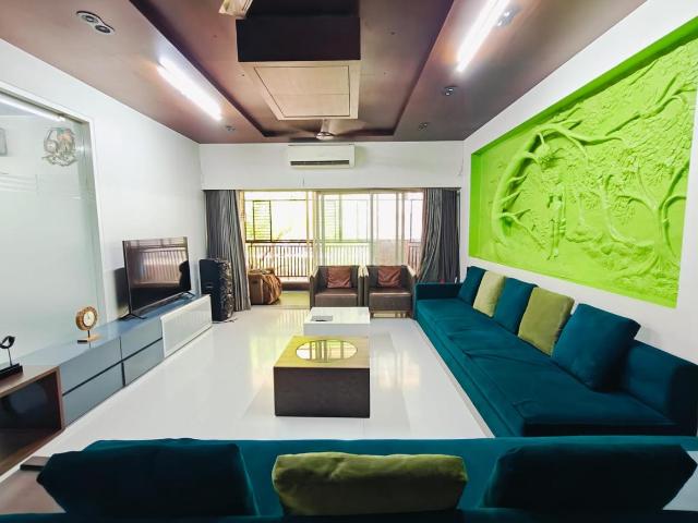 3 BHK Apartment in Memnagar for rent Ahmedabad. The reference number is 21217127