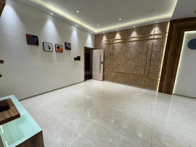 3 BHK Apartment in Mira Road East for resale Mira Bhayandar. The reference number is 18795751