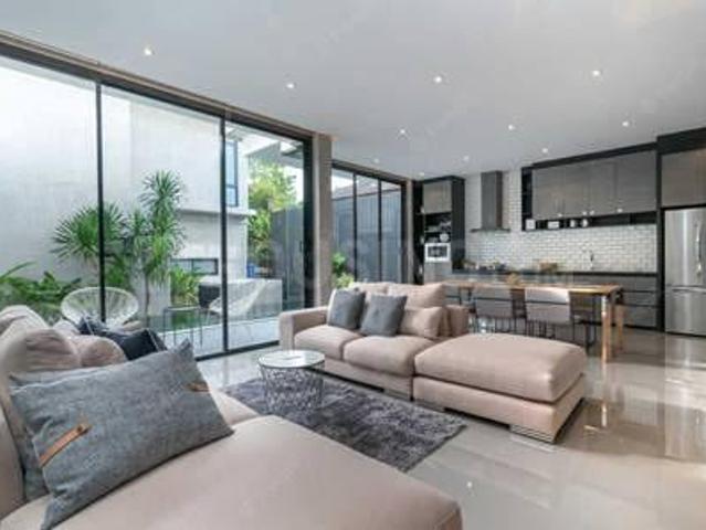 3 BHK Apartment in Mulund West for resale Mumbai. The reference number is 20437192