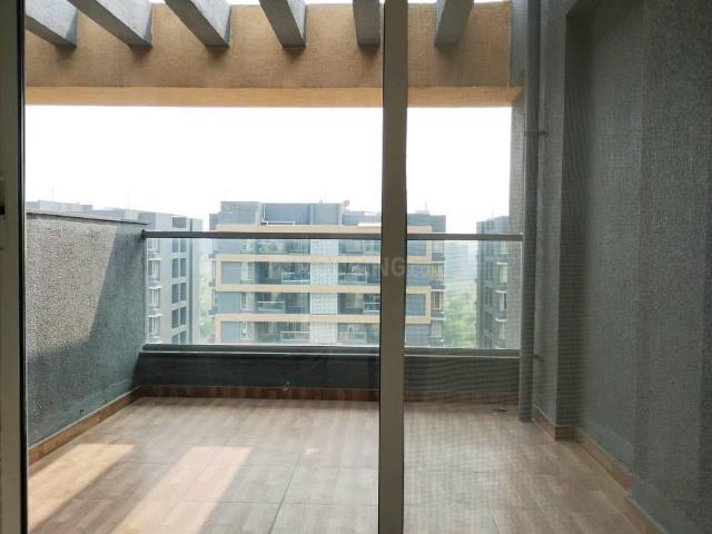 3 BHK Apartment in Mundhwa for rent Pune. The reference number is 19952484