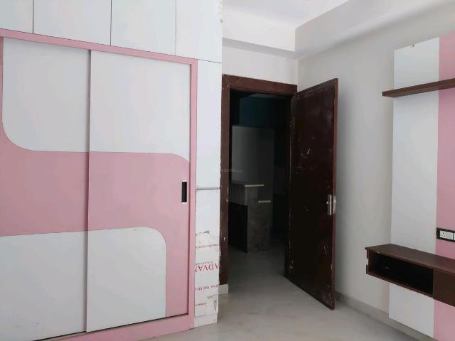 3 BHK Apartment in Lal Kuan for resale Ghaziabad. The reference number is 21115816