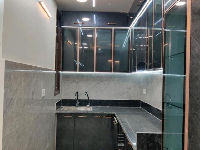 3 BHK Apartment in Lal Kuan for resale Ghaziabad. The reference number is 21115954