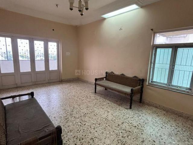3 BHK Apartment in Navrangpura for rent Ahmedabad. The reference number is 21000047