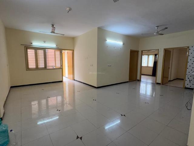 3 BHK Apartment in Navrangpura for rent Ahmedabad. The reference number is 21050845