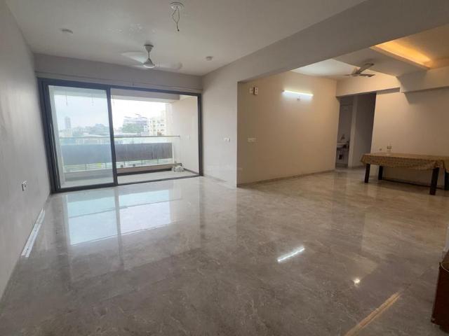 3 BHK Apartment in Navrangpura for rent Ahmedabad. The reference number is 21116766