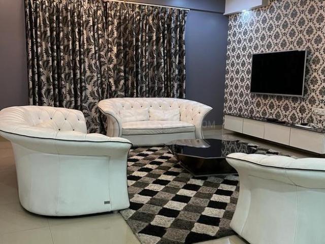 3 BHK Apartment in Nazirabad for rent Kolkata. The reference number is 13311020