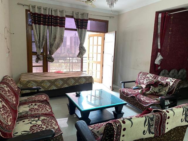 3 BHK Apartment in Nagla for resale Zirakpur. The reference number is 15368155