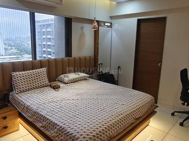 3 BHK Apartment in Naranpura for rent Ahmedabad. The reference number is 20880785