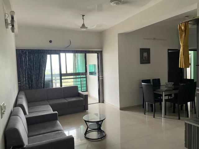 3 BHK Apartment in Naranpura for rent Ahmedabad. The reference number is 21266199