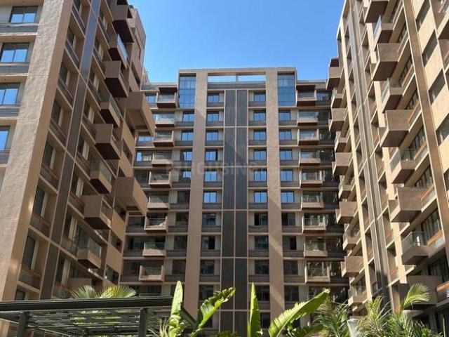 3 BHK Apartment in Naranpura for resale Ahmedabad. The reference number is 20030682
