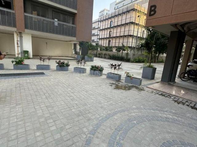 3 BHK Apartment in Naranpura for resale Ahmedabad. The reference number is 21034566