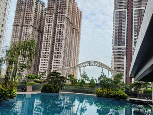 3 BHK Apartment in Narsingi for resale Hyderabad. The reference number is 21040070