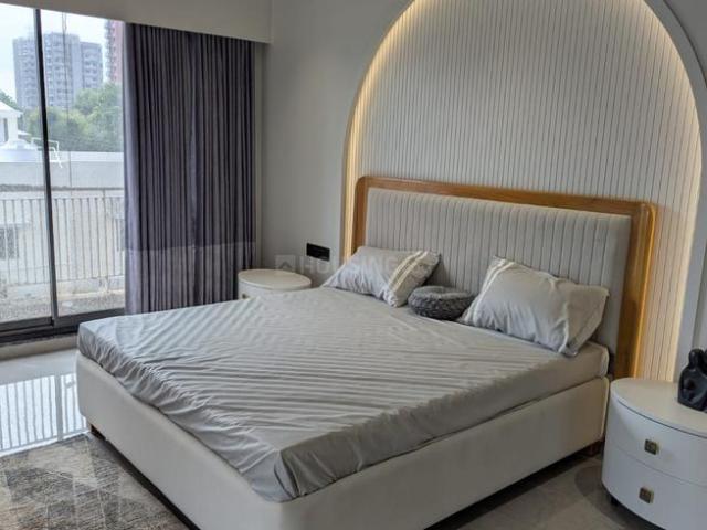 3 BHK Apartment in Vaishno Devi Circle for resale Ahmedabad. The reference number is 17847041