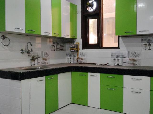 3 BHK Apartment in Neb Sarai for resale New Delhi. The reference number is 14370212