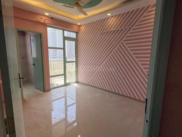 3 BHK Apartment in Southern Peripheral Road for rent Gurgaon. The reference number is 21181306