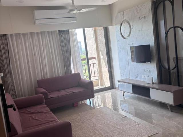 3 BHK Apartment in Sola for rent Ahmedabad. The reference number is 21267140