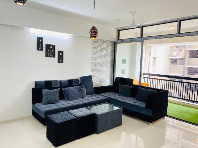 3 BHK Apartment in Satellite for rent Ahmedabad. The reference number is 17876623