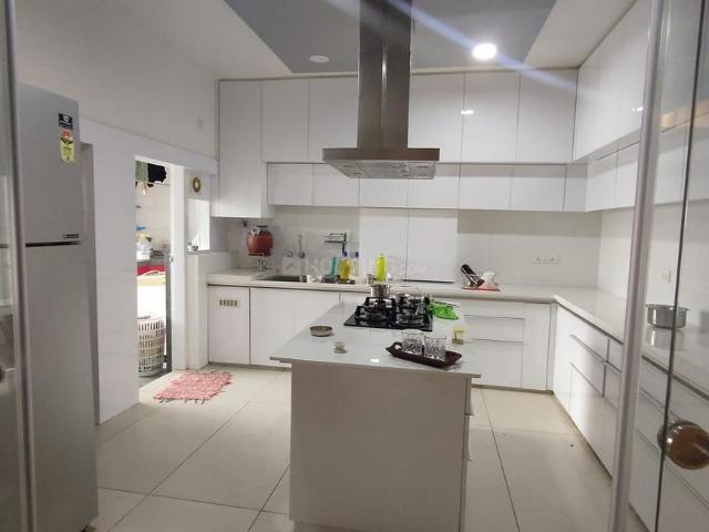 3 BHK Apartment in Satellite for rent Ahmedabad. The reference number is 18313706