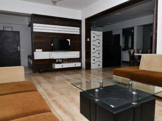 3 BHK Apartment in Satellite for rent Ahmedabad. The reference number is 18716406