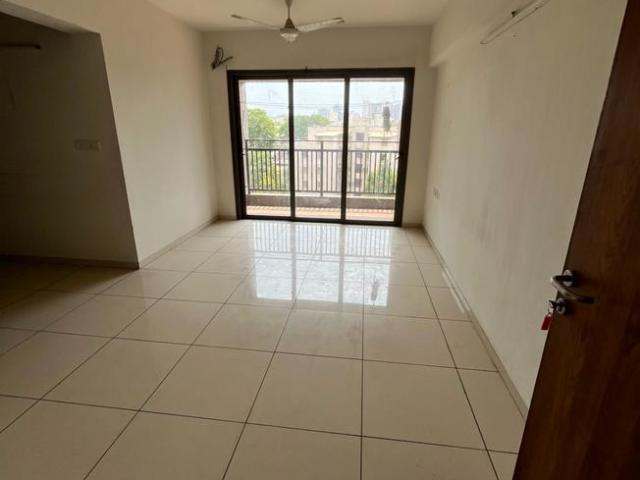 3 BHK Apartment in Satellite for rent Ahmedabad. The reference number is 20631215