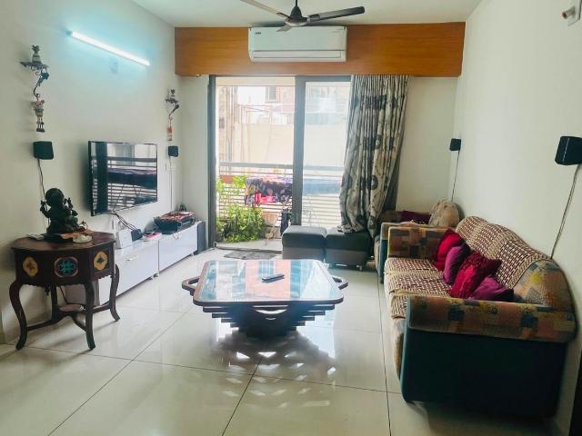 3 BHK Apartment in Satellite for rent Ahmedabad. The reference number is 21180709