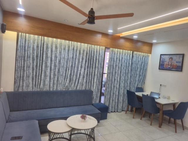 3 BHK Apartment in Satellite for rent Ahmedabad. The reference number is 21332800