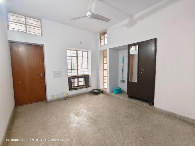 3 BHK Apartment in Sayajiganj for rent Vadodara. The reference number is 21068050