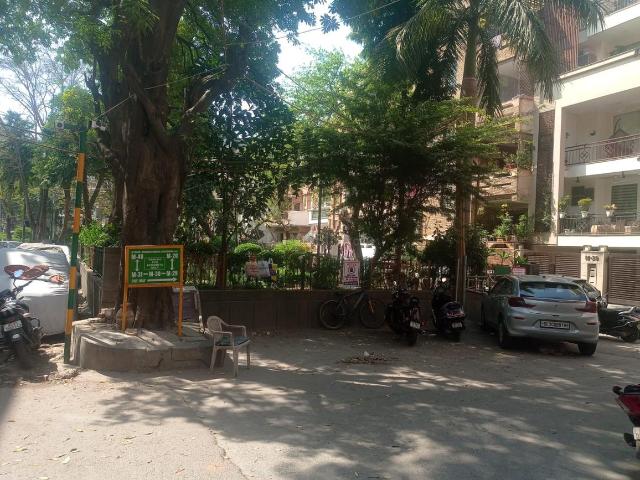 3 BHK Apartment in Sant Nagar for resale New Delhi. The reference number is 19805315