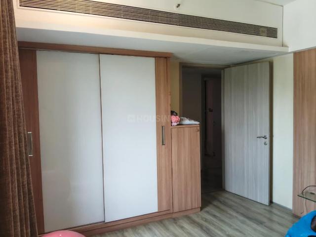 3 BHK Apartment in Santacruz West for rent Mumbai. The reference number is 21162512