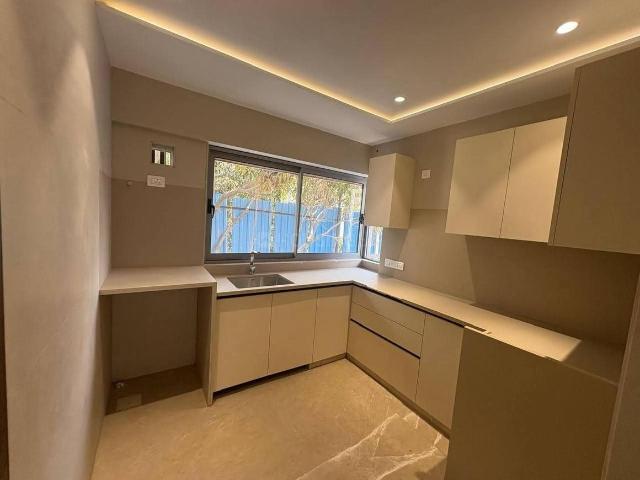 3 BHK Apartment in Santacruz West for rent Mumbai. The reference number is 21170356