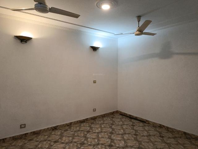 3 BHK Apartment in Sarita Vihar for rent New Delhi. The reference number is 19337765